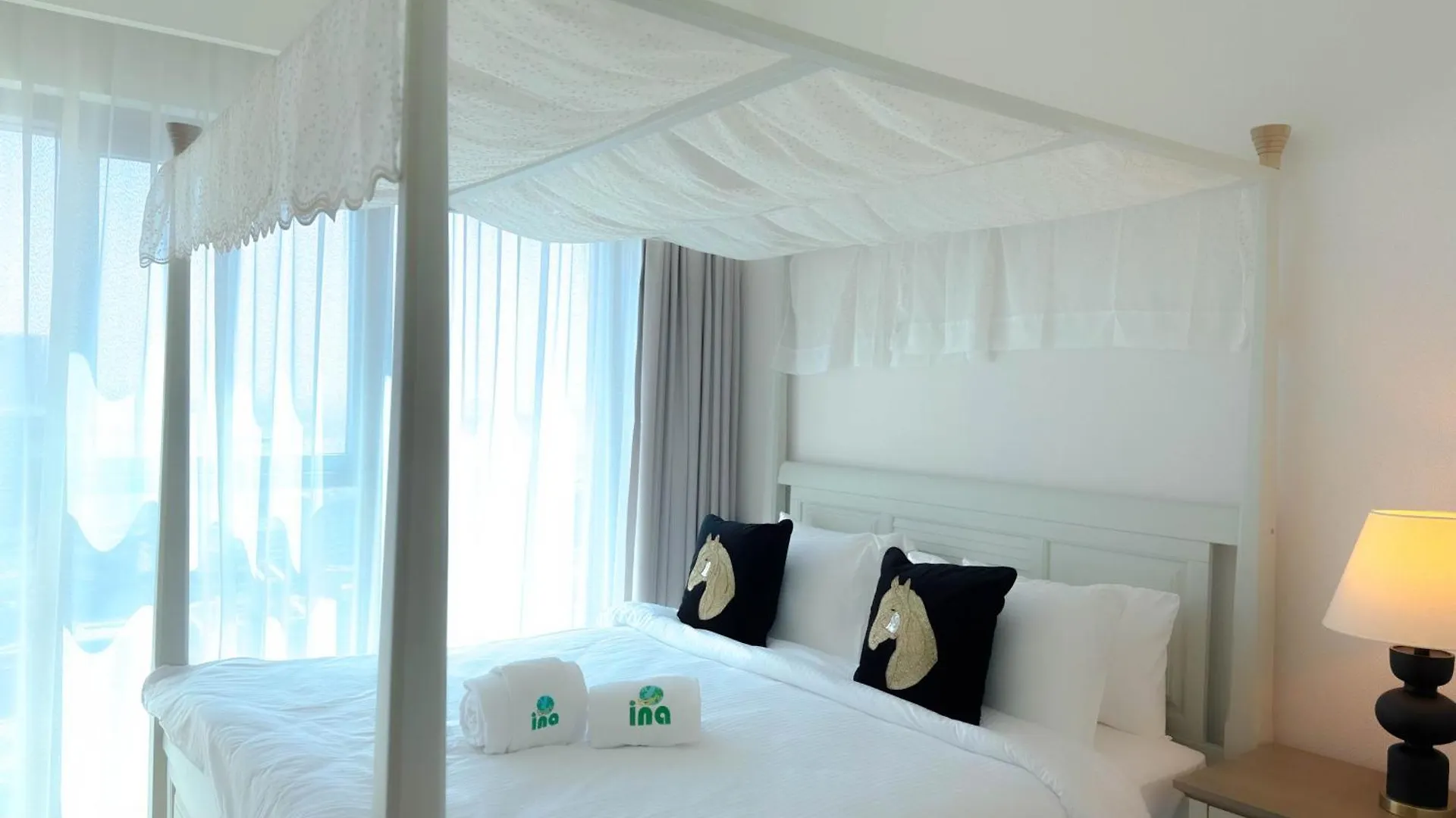 Ina Homes - Burj Royal 1 Bedroom Stylish Apartment Dubai United Arab Emirates