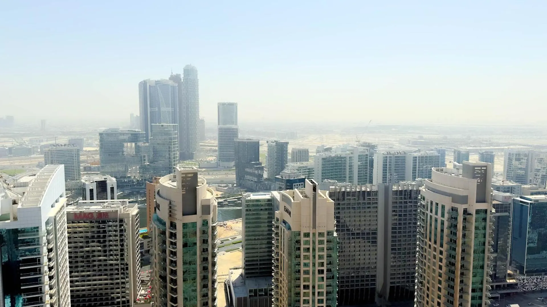 Ina Homes - Burj Royal 1 Bedroom Stylish Apartment Dubai