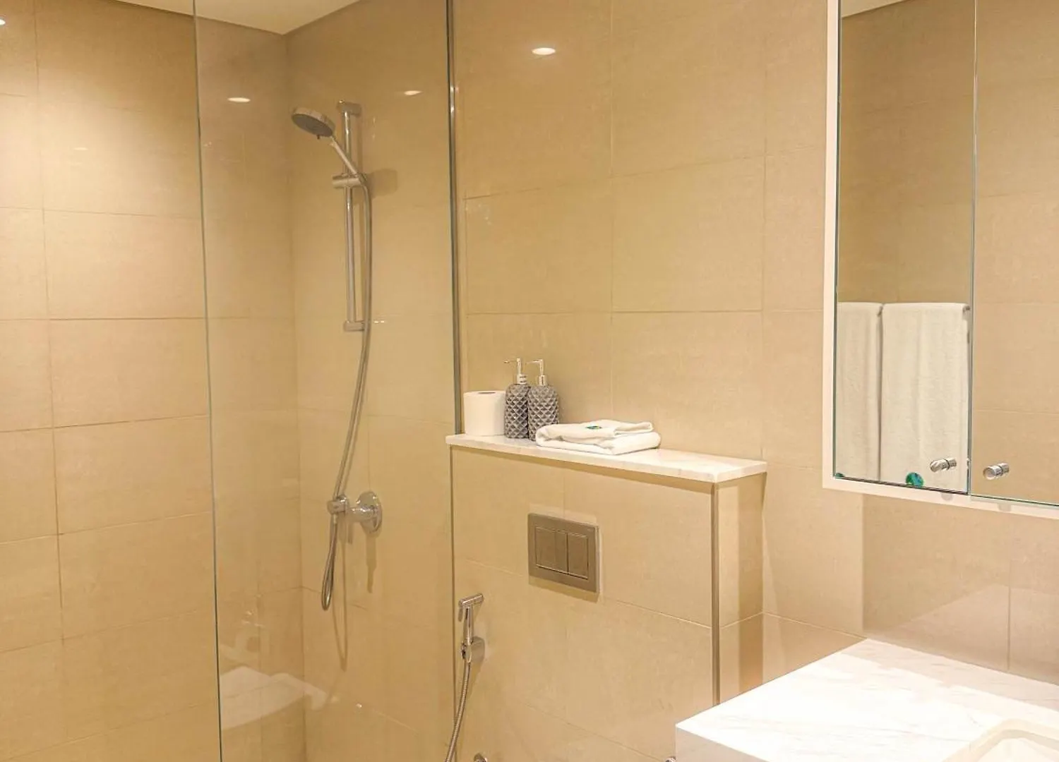 Ina Homes - Burj Royal 1 Bedroom Stylish Apartment Dubaj Spojené arabské emiráty